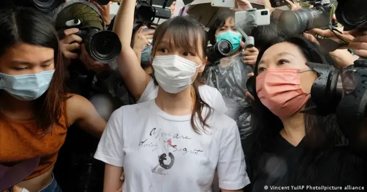 周庭:打破沉默是迈向自由的重要一步 | 国际 | 访问 The Interview